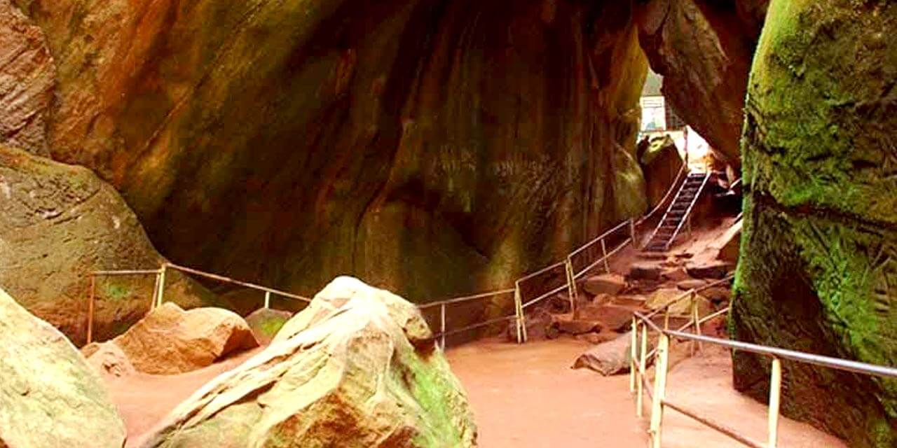 edakkal caves entrance